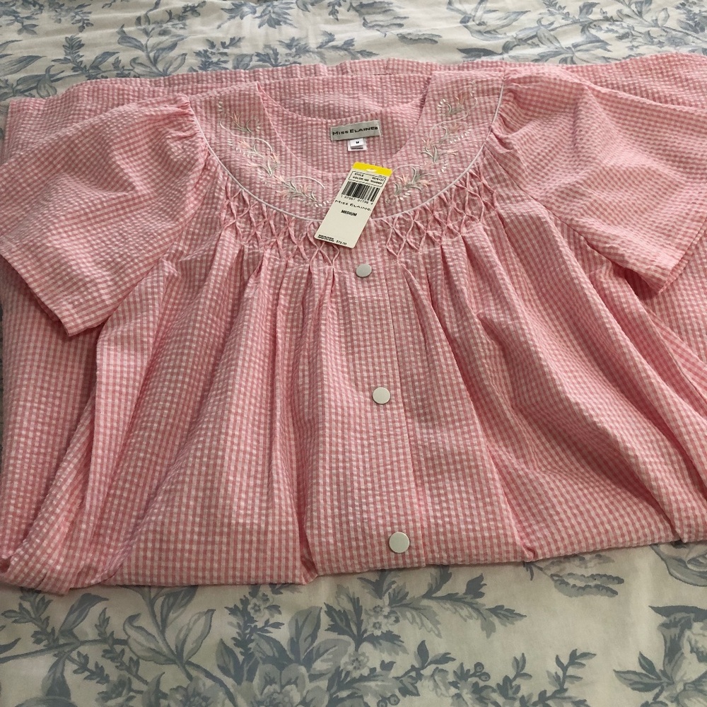 Miss Elaine NWT pink seersucker full snap robe Medium